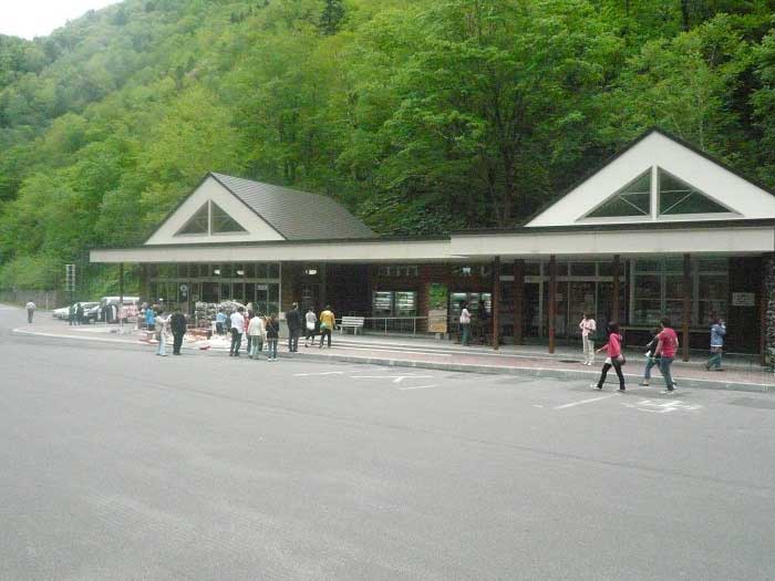 銀河流星の滝休憩舎 滝ミンタラ カムイと共に生きる上川アイヌ 大雪山のふところに伝承される神々の世界